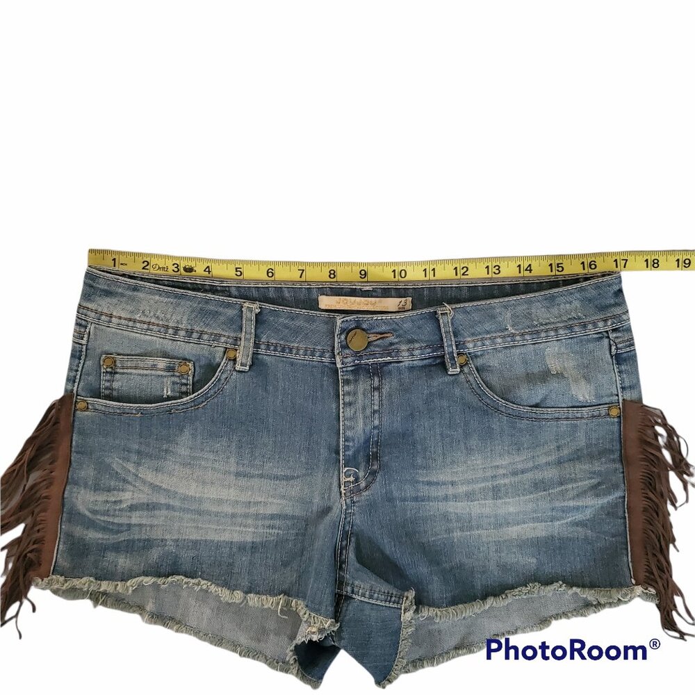 Joujou Women's Faux Suede Side Fringe Raw Hem Cowgirl Jean Denim Shorts Size 13 - Picture 9 of 11